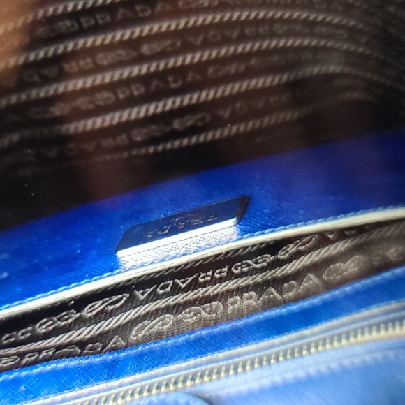 Prada medium Saffiano Cuir Double Tote - Picture 4 of 17